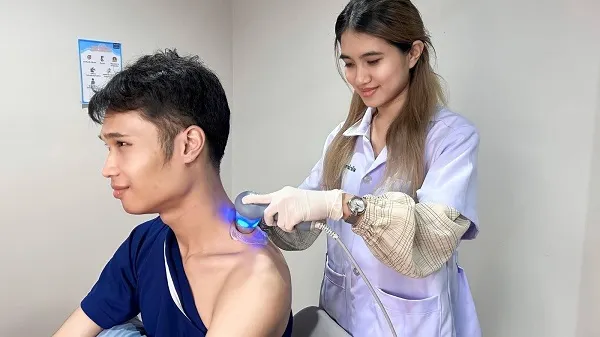 การใช้เครื่องอัลตราซาวด์รักษาอาการปวดคอ บ่า จากออฟฟิศซินโดรม